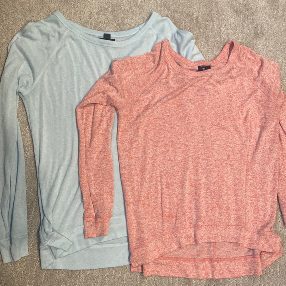 Bundle of 2 Gap scoop neck sweaters